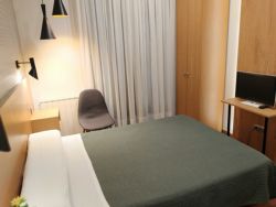 Pension roquefer bilbao central rooms 11