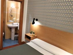 Pension roquefer bilbao central rooms 12